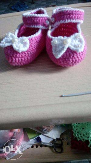 Baby woolen shoes