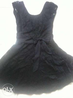 Doll look Black top with round neck