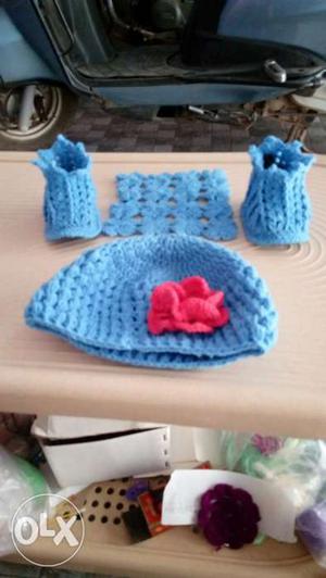 Hand knitted baby cap and boot