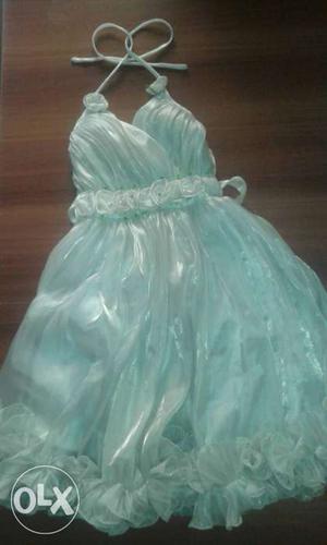 Its a beautiful party wear gown,for kids aged 8-10