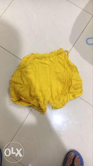 Size-m non branded shorts