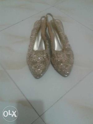 It's wedding lady's shoes
