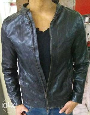 Tommy hilfiger leather jacket size medium.