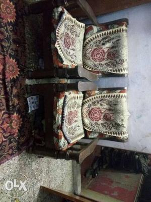 3+2 seat sofa set in good condition and showcase