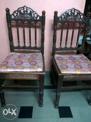 5 Dining chairs made of sagwan wood in good condition.