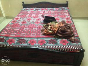 6*5 double bed for sale in good condition