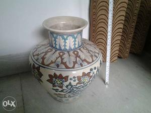 Ceramic flower pot with persian design to grace