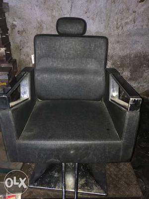 Its saloon chair 2 manth old only very good cndsn