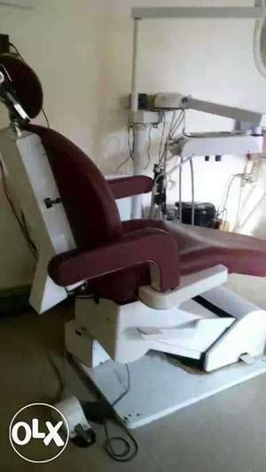 Manual dental chair for sale, its 8 years old,