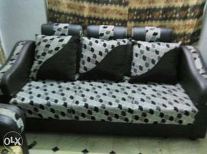 Sofa set 5 Seater, just 6months old, with pillows