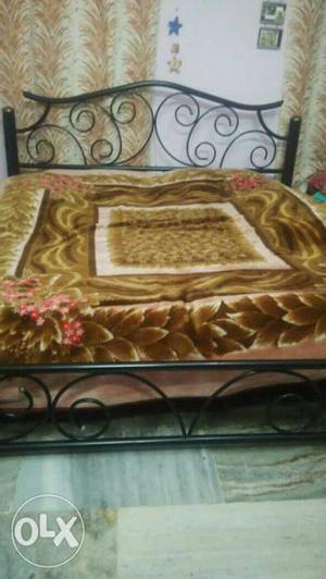Wrought iron double bed in very good condition