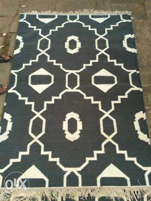 Handmade woollen rugs of size 4ft x 6ft. Only 1