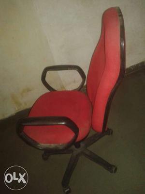 I want sell round chair only /-