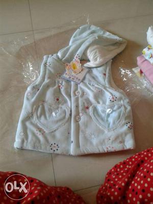 Jacket for girls sleevless with hood