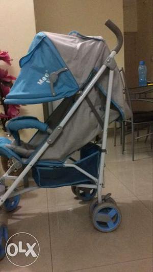 Mee Mee stroller. very easy and comfortable to