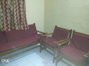Sofa set made of sagwan in good condition with