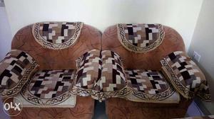 Sofaset 3+2 sitting in good condition selling
