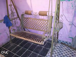 Swing sofa in very gud condition.