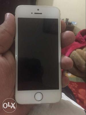 Apple i phone 5s 32 GB gold colour a very gud