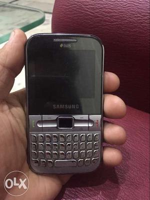 Good condition samsung chat duos with charger