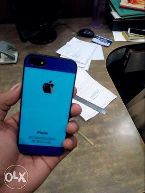 I phone 5 32 gb Newly condition with box cover