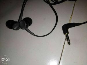 I want to sell new earphone zennheizer