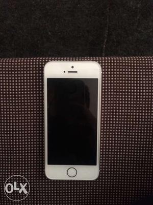 IPhone 5s 16 GB in Silver colour for sale with