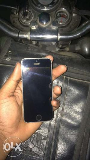 IPhone 5s space grey 16gb with charger.