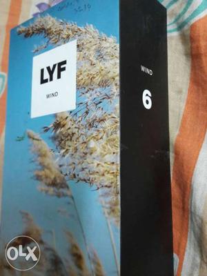 LYF WIND 6 mobile sell with bill box headphones &