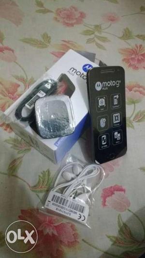Moto G4 plus.. 32 GB.. 6 days used. Scratchless