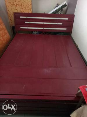 6"5 red and white colour iron bed, almost like