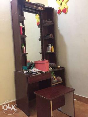 Dressing Table & sitting chair for sale with good