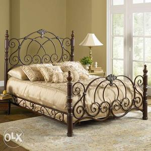 Highly-detailed Vintage Style Wood Bed