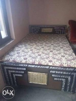 Single bed with mattress only two days old in very low