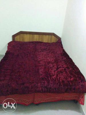 Velvet quilt available in single bed size(500)