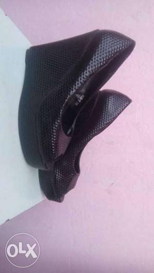 Black Leather Close Toe Wedges