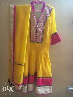 Brand new suit in a very good condition is for