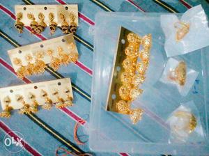 Gold Earring Lot