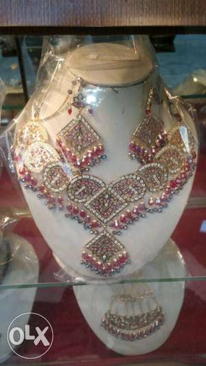 Guru Nanak jewelers...want to sale their new set