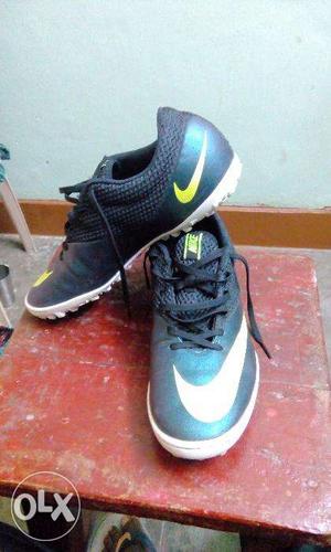Nike mercurial pro tf shoes with box very less