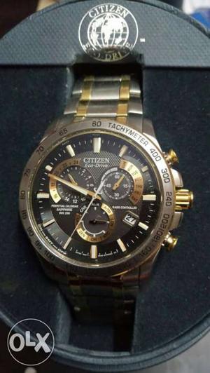 Round Gray Citizen Chronograph Watch With Silver And Gold