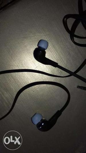Black Colour Buds Earphones Good Working Condition