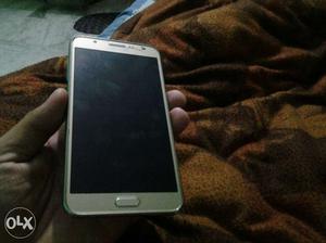 I want to sell my samsung j7 golden colour only