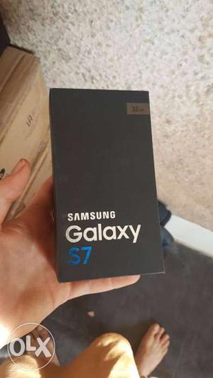 Samsung s7 new condition box and fastcharger