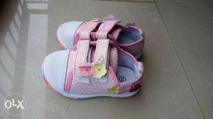 2 Pairs of 1 year baby girl shoes used only 2 to 3 times