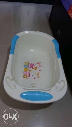 Baby bath tub in a very good condition