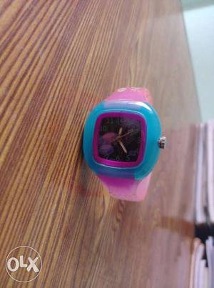 This watch is from zoop pink wacth its very cute