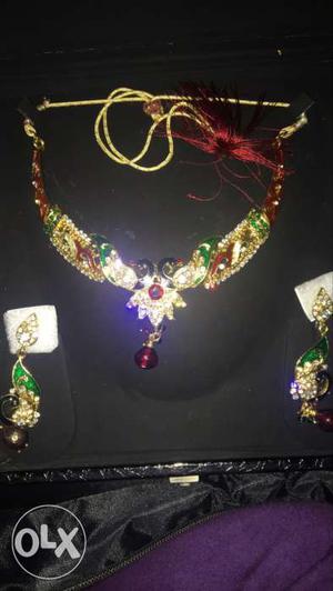 Brand new Antique style jewellery set - negotiable