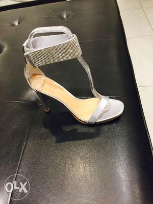 Charles and keith original heels with bill