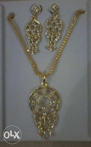 Gold Link Pendant Necklace And Pair Of Earrings
